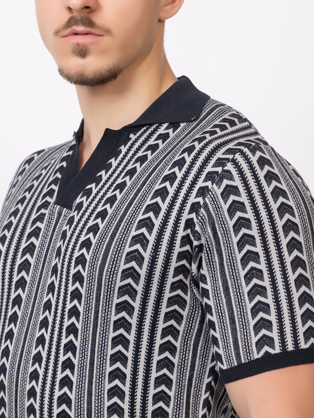 FINE COTTON FLAT KNIT ARROW JAQUARD