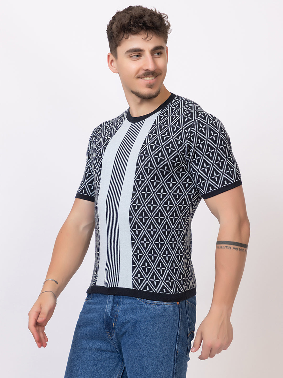 ROUND NECK CENTER STRIPES JAQUARD