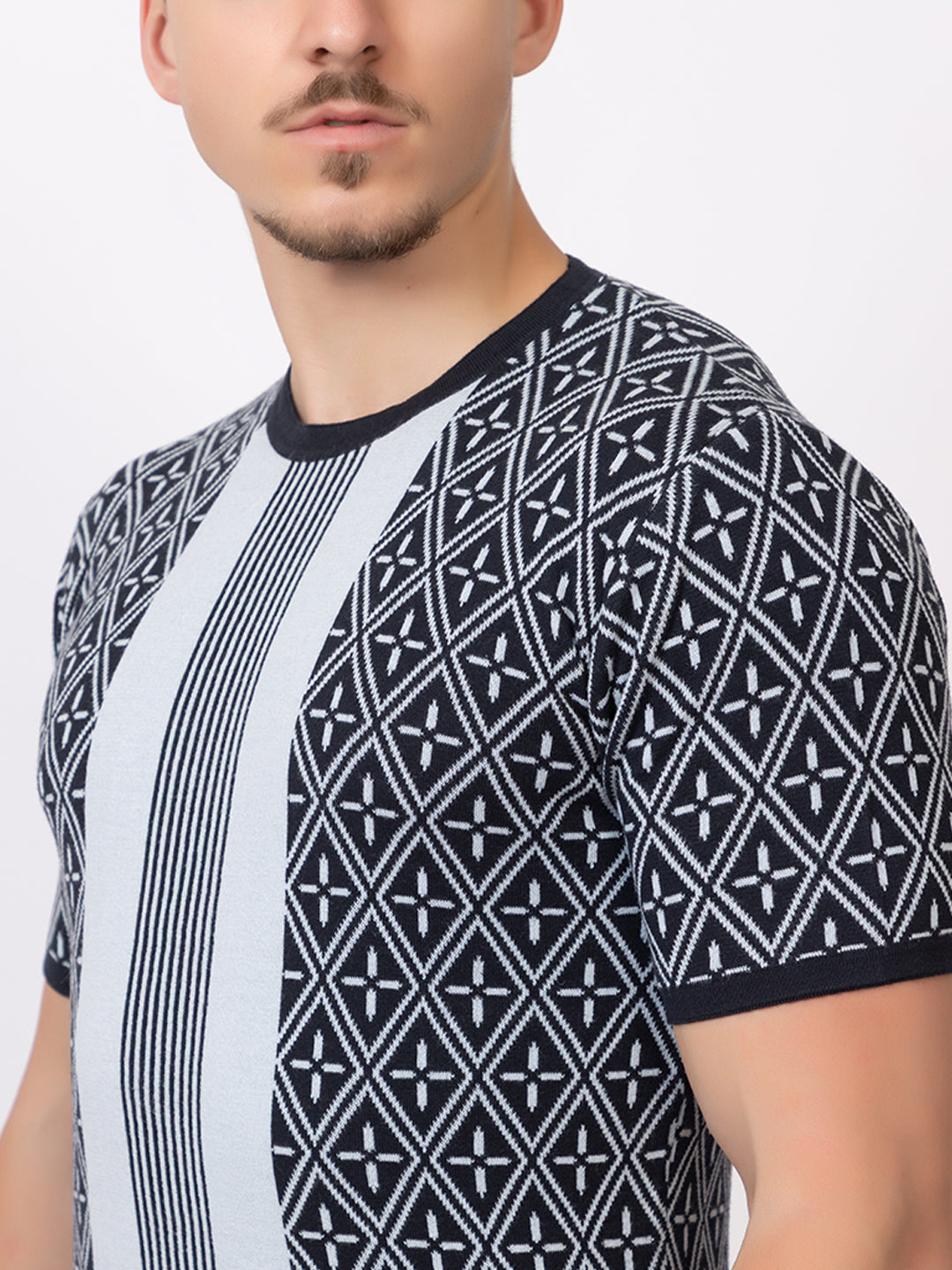 ROUND NECK CENTER STRIPES JAQUARD
