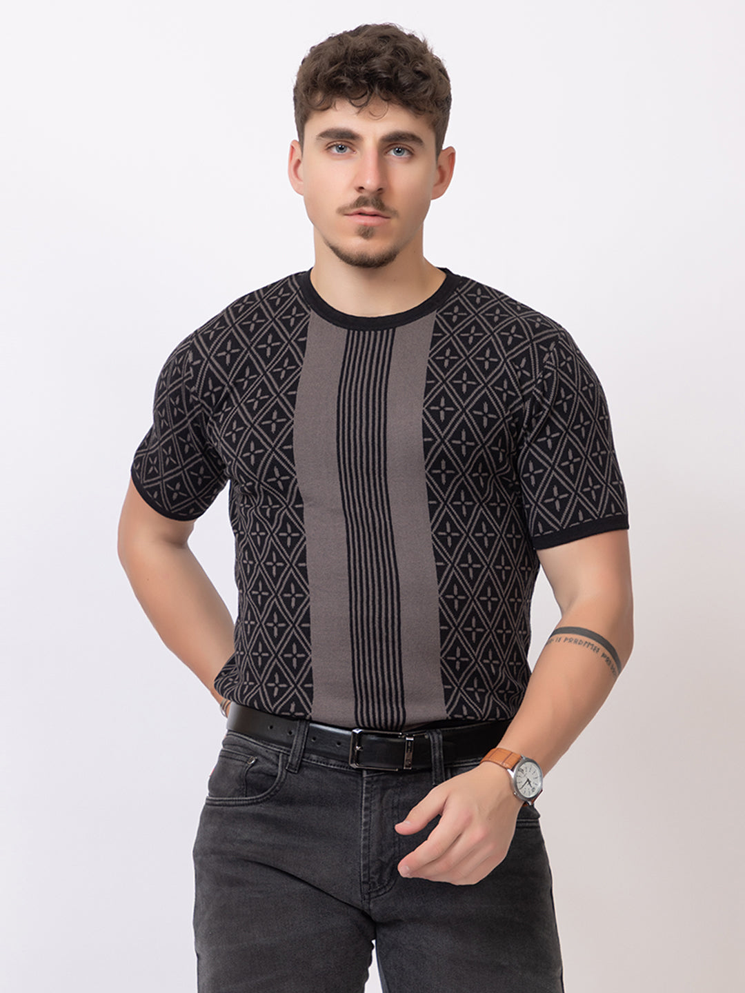ROUND NECK CENTER STRIPES JAQUARD