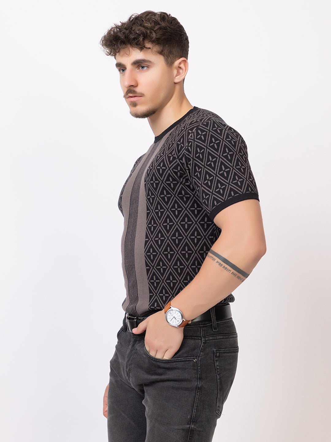 ROUND NECK CENTER STRIPES JAQUARD