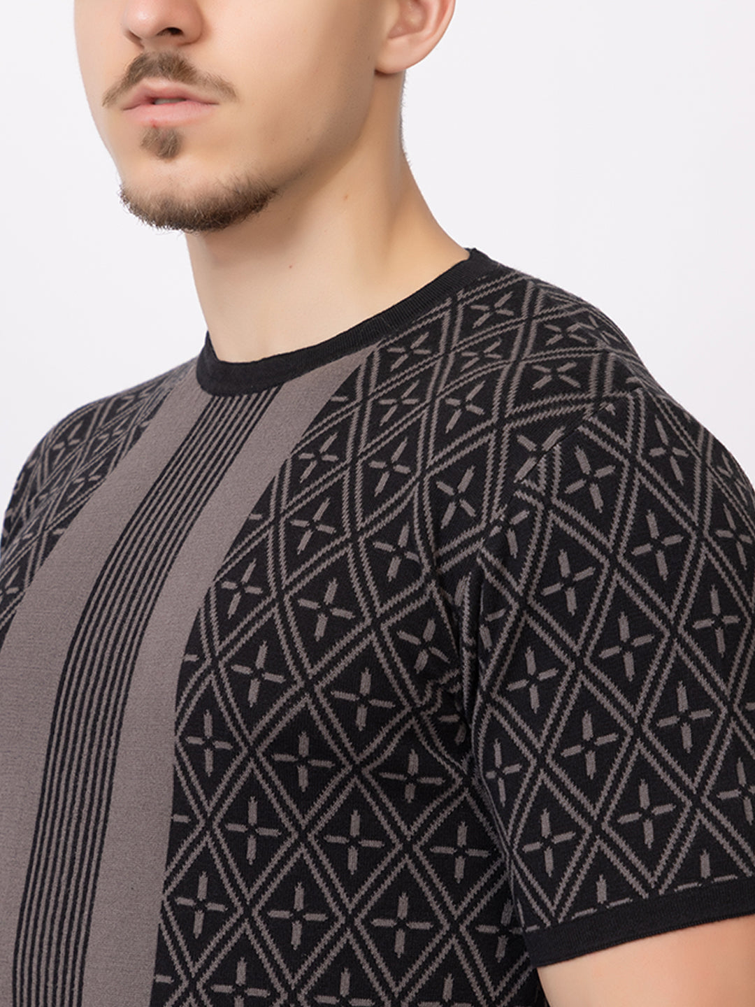 ROUND NECK CENTER STRIPES JAQUARD
