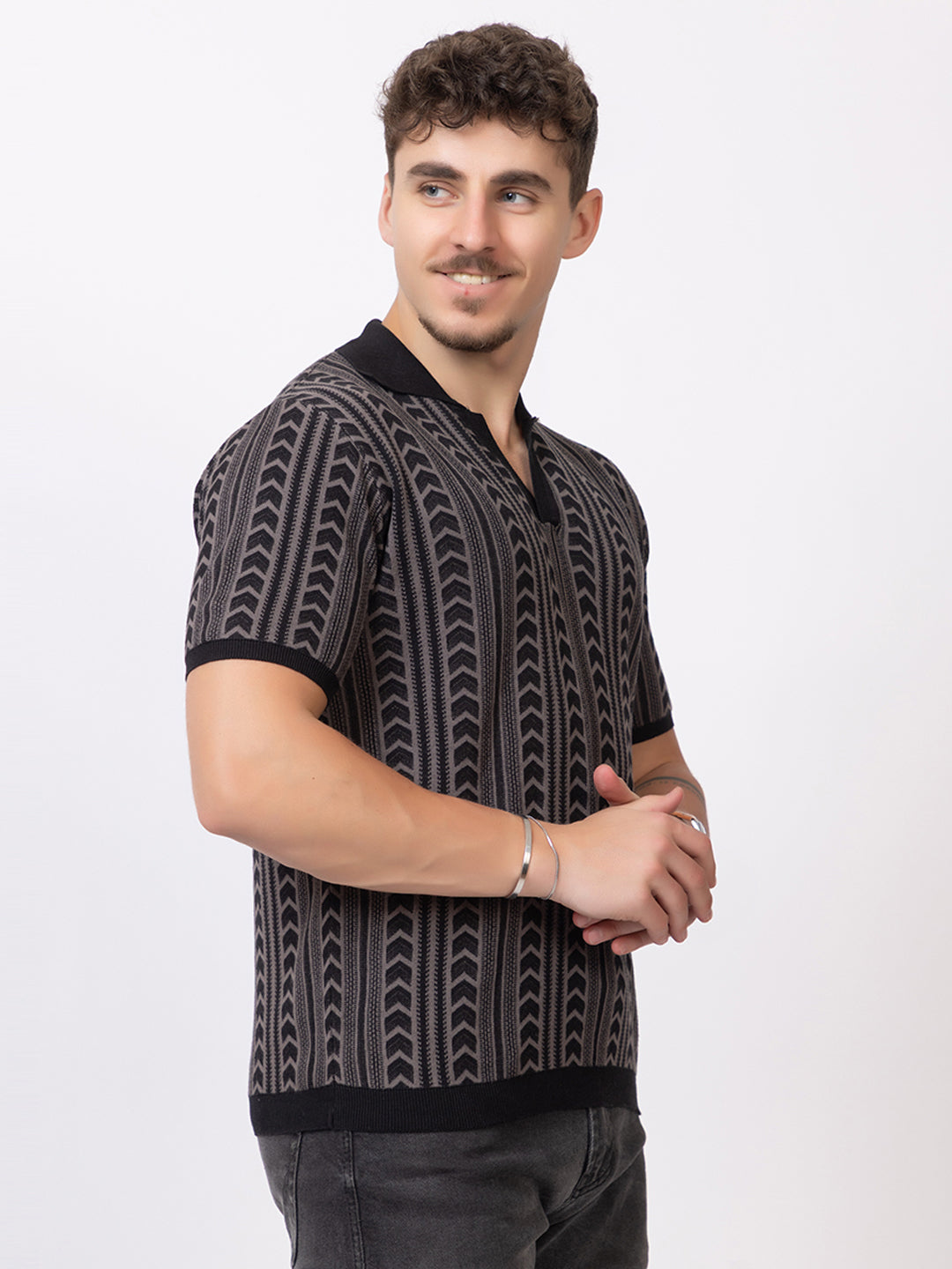 FINE COTTON FLAT KNIT ARROW JAQUARD