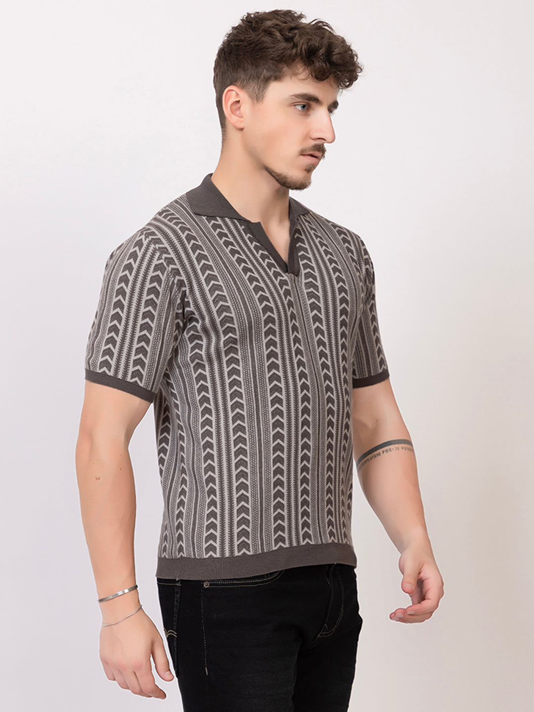 FINE COTTON FLAT KNIT ARROW JAQUARD