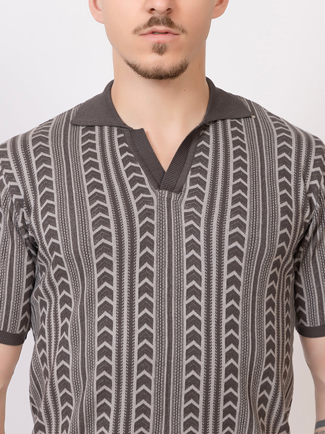 FINE COTTON FLAT KNIT ARROW JAQUARD