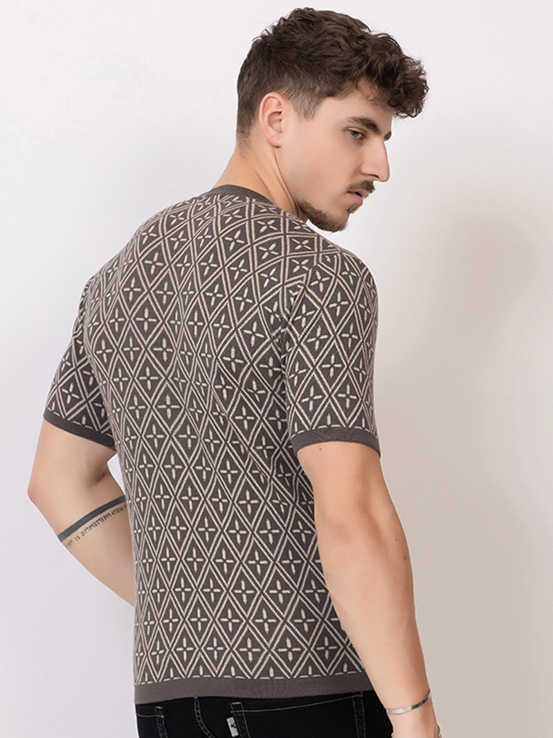 ROUND NECK CENTER STRIPES JAQUARD