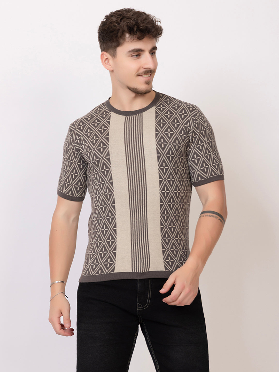 ROUND NECK CENTER STRIPES JAQUARD