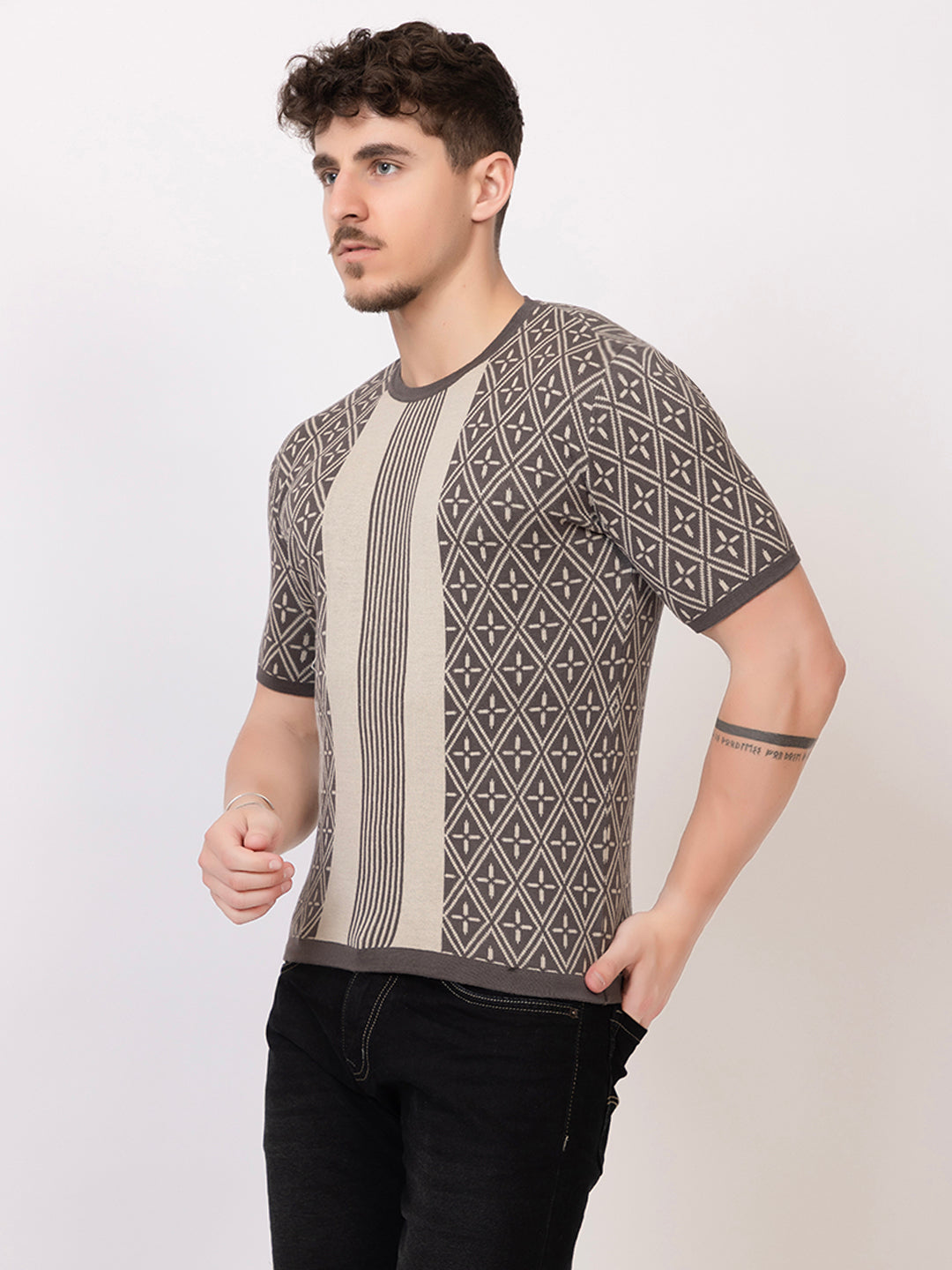 ROUND NECK CENTER STRIPES JAQUARD