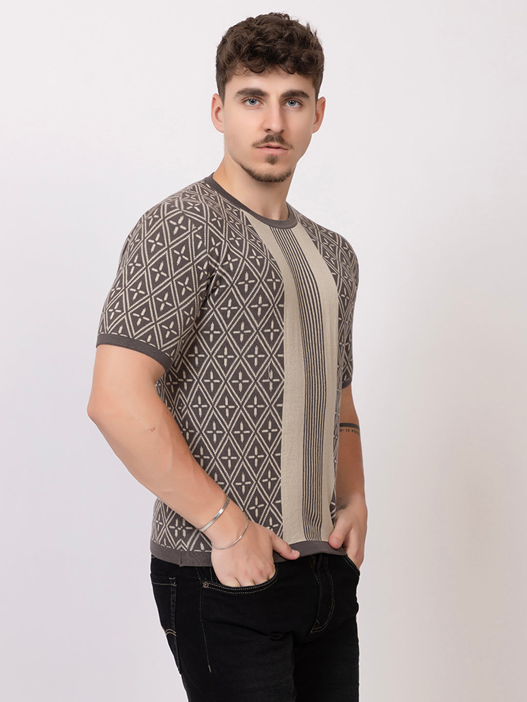 ROUND NECK CENTER STRIPES JAQUARD