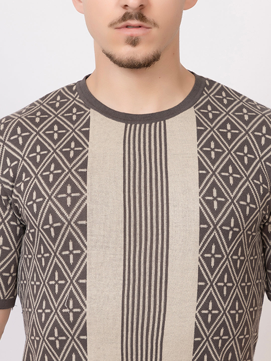 ROUND NECK CENTER STRIPES JAQUARD