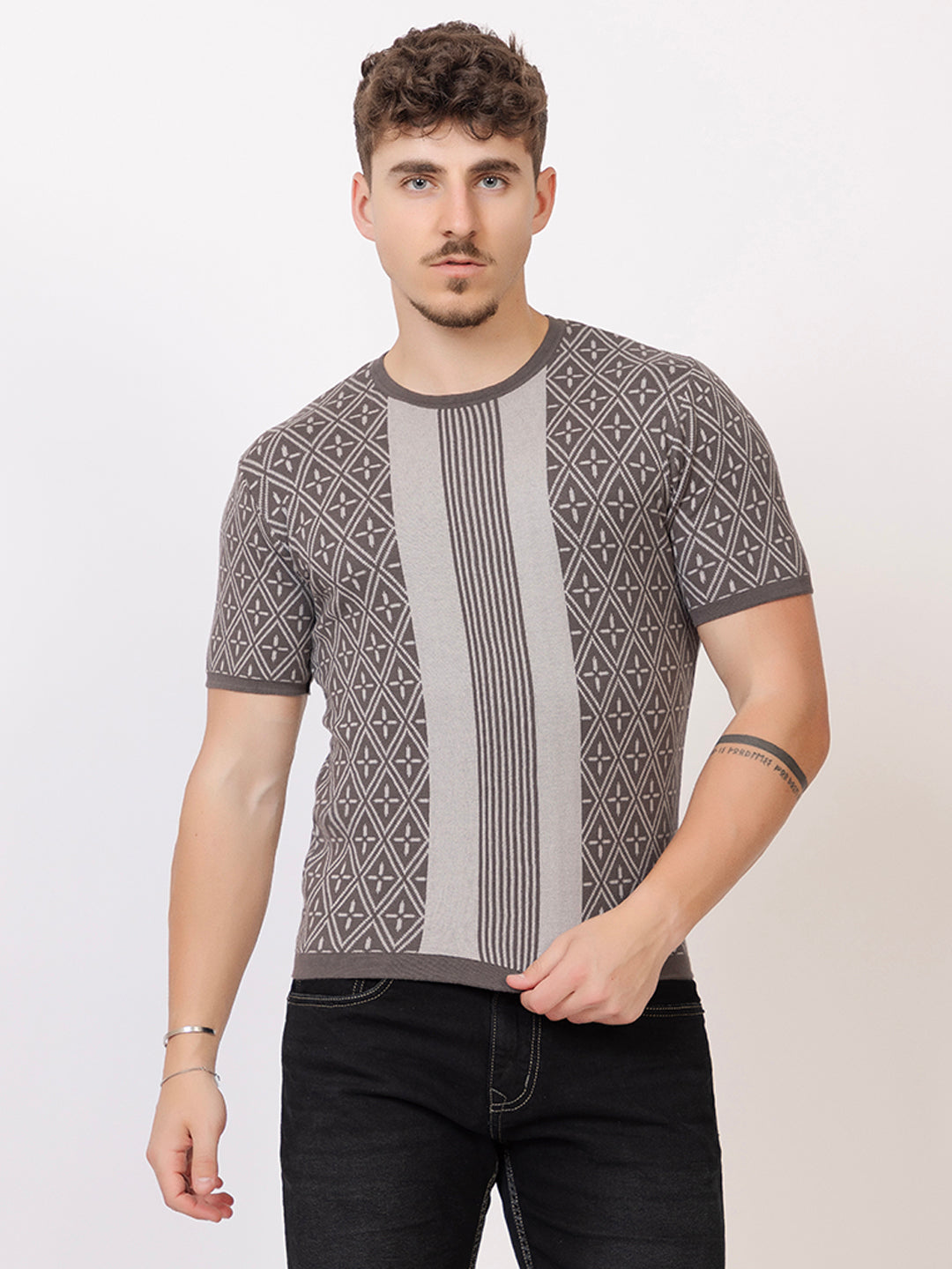 ROUND NECK CENTER STRIPES JAQUARD