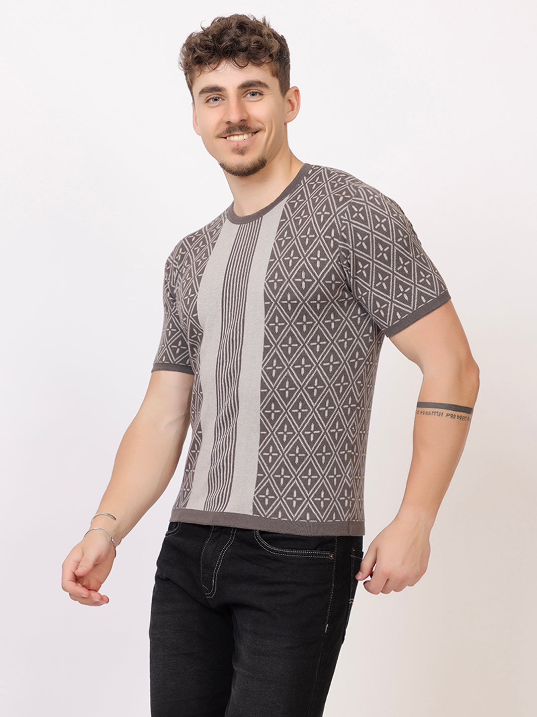 ROUND NECK CENTER STRIPES JAQUARD
