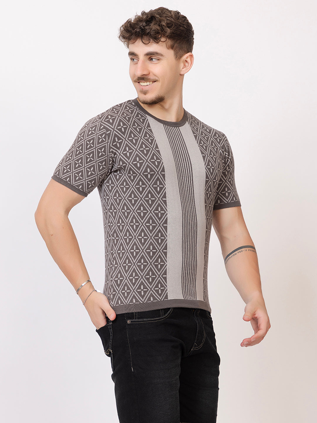 ROUND NECK CENTER STRIPES JAQUARD