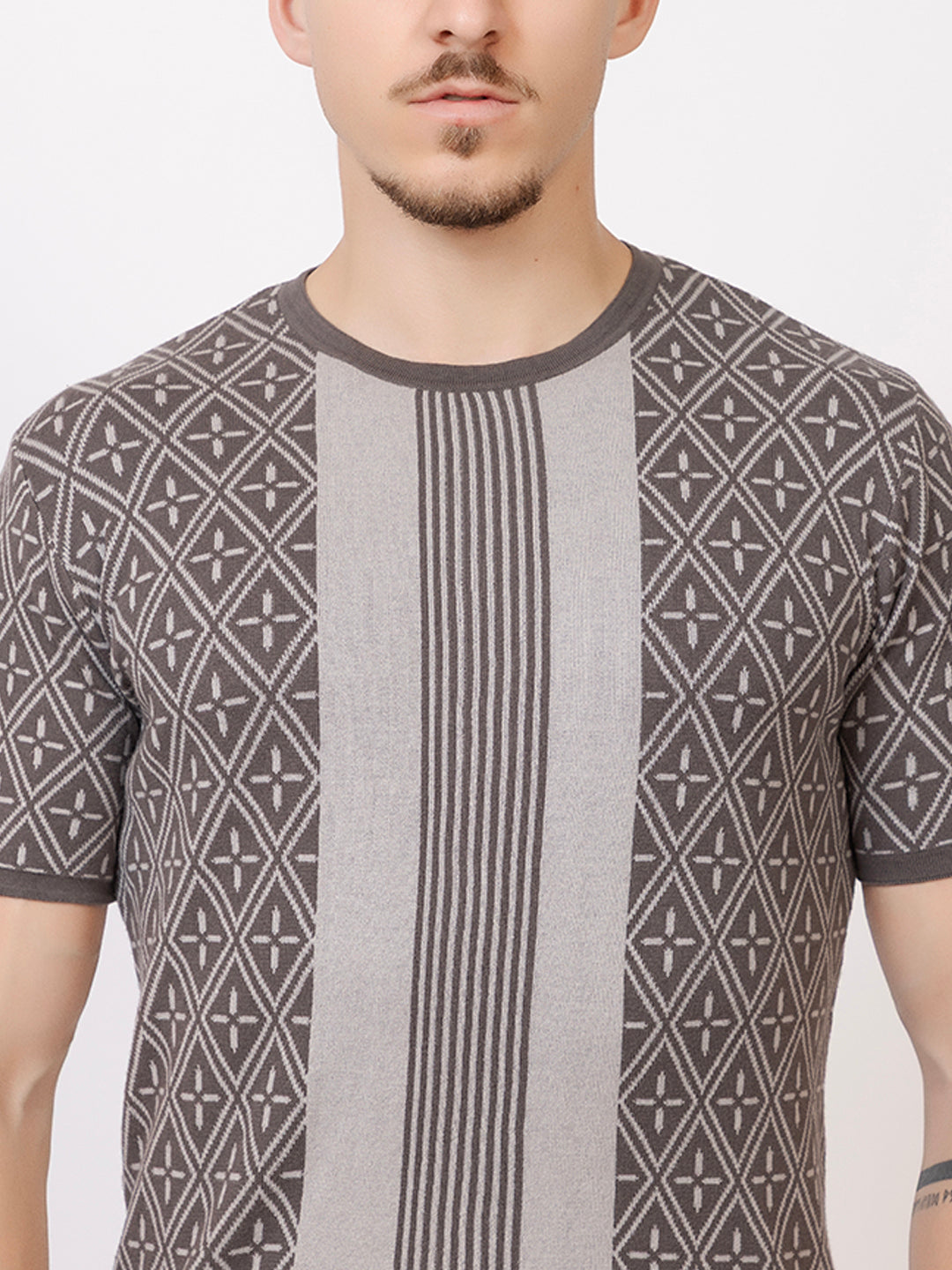 ROUND NECK CENTER STRIPES JAQUARD