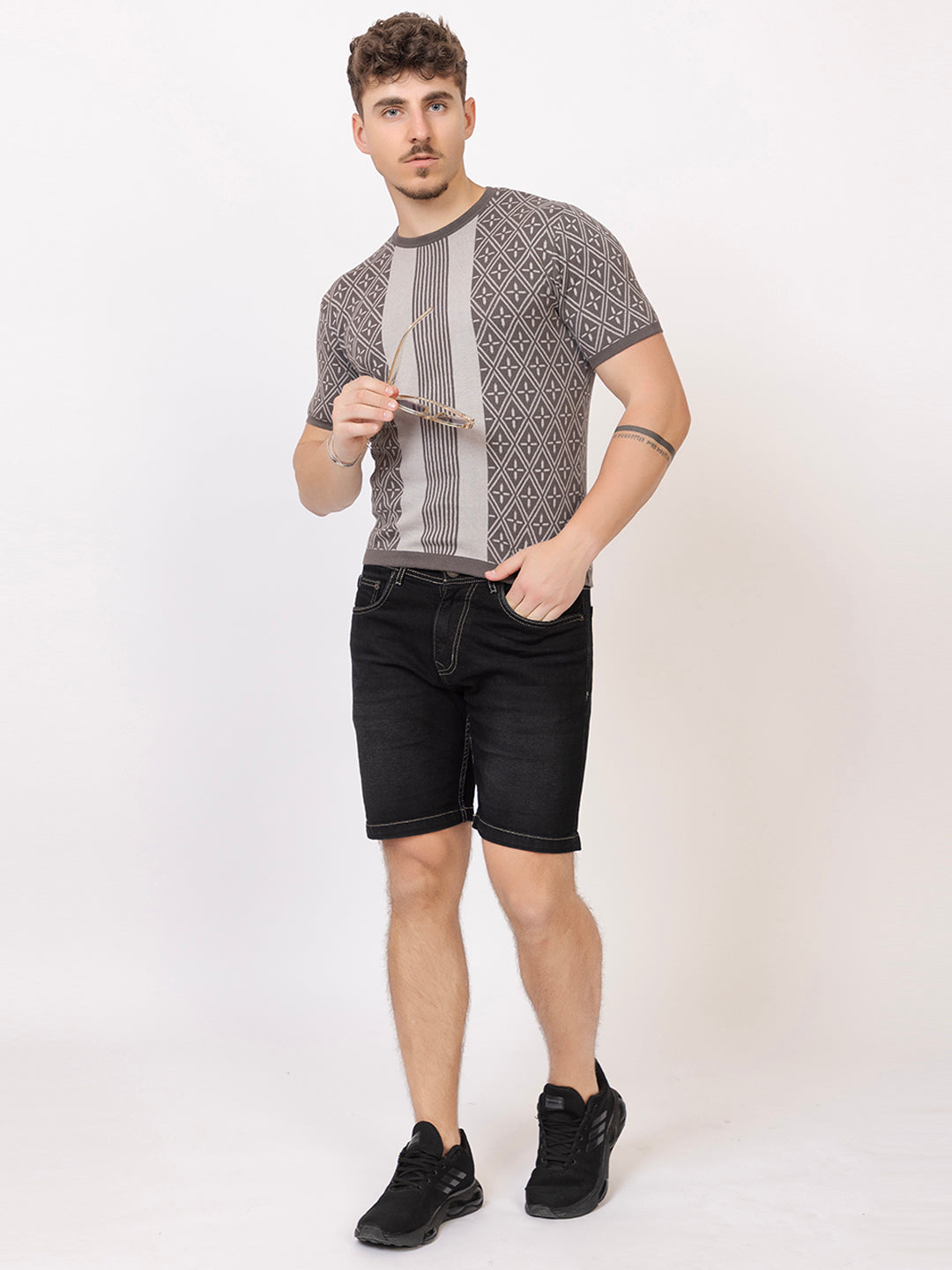 ROUND NECK CENTER STRIPES JAQUARD