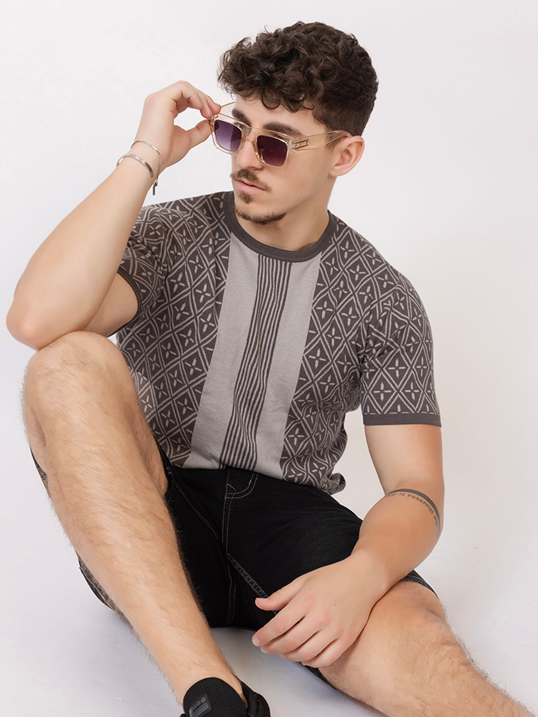 ROUND NECK CENTER STRIPES JAQUARD