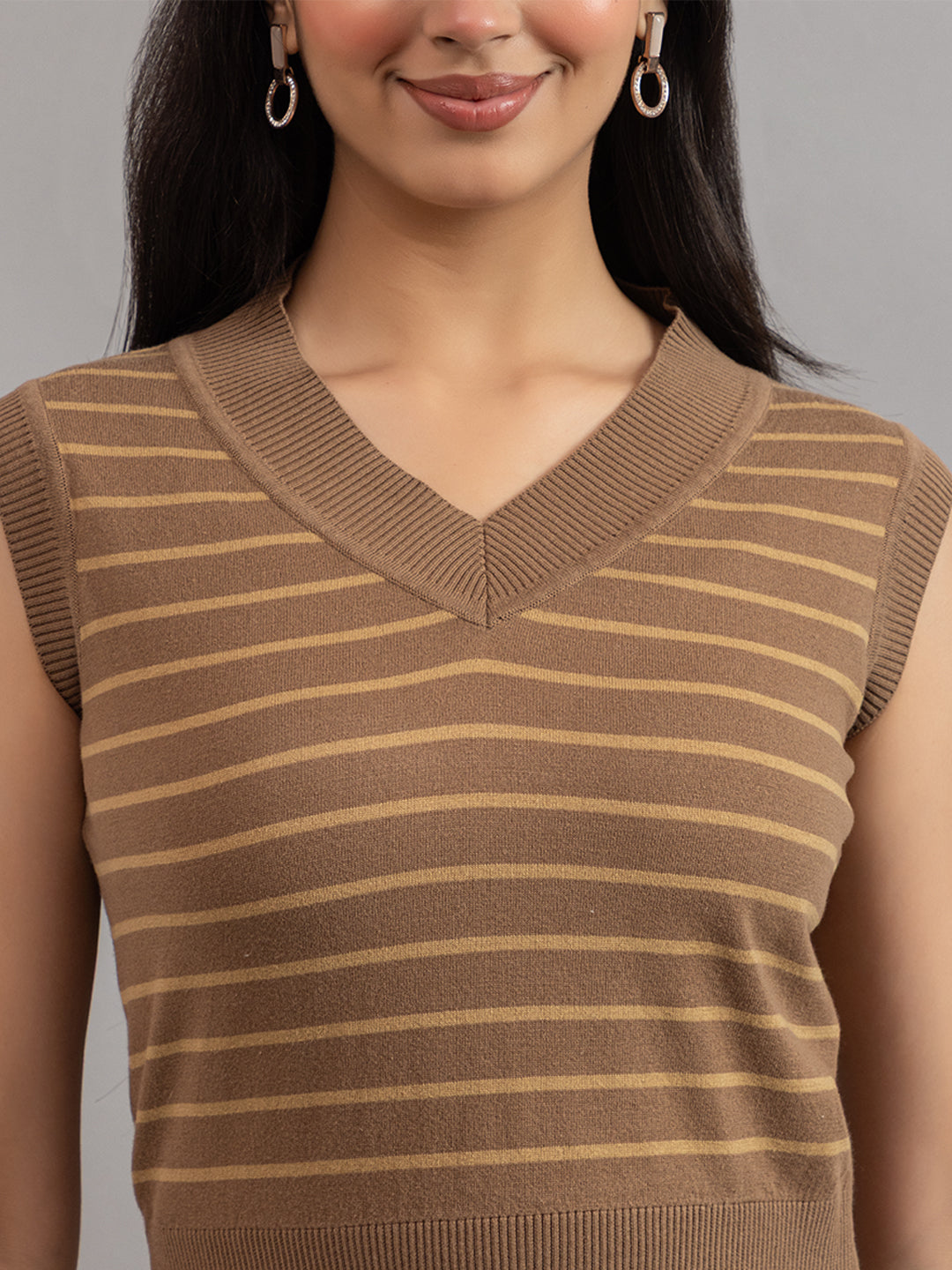 AEDENBURG V NECK TOP