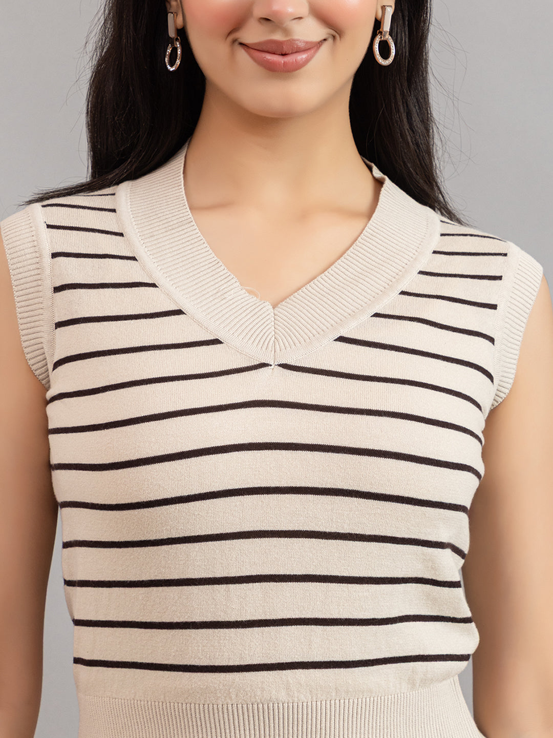 AEDENBURG V NECK TOP