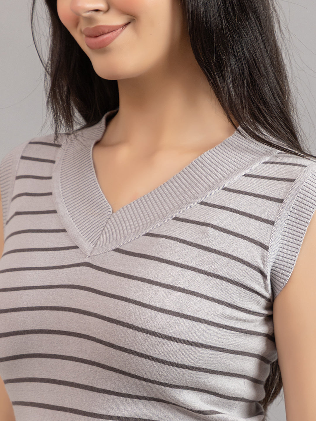 AEDENBURG V NECK TOP