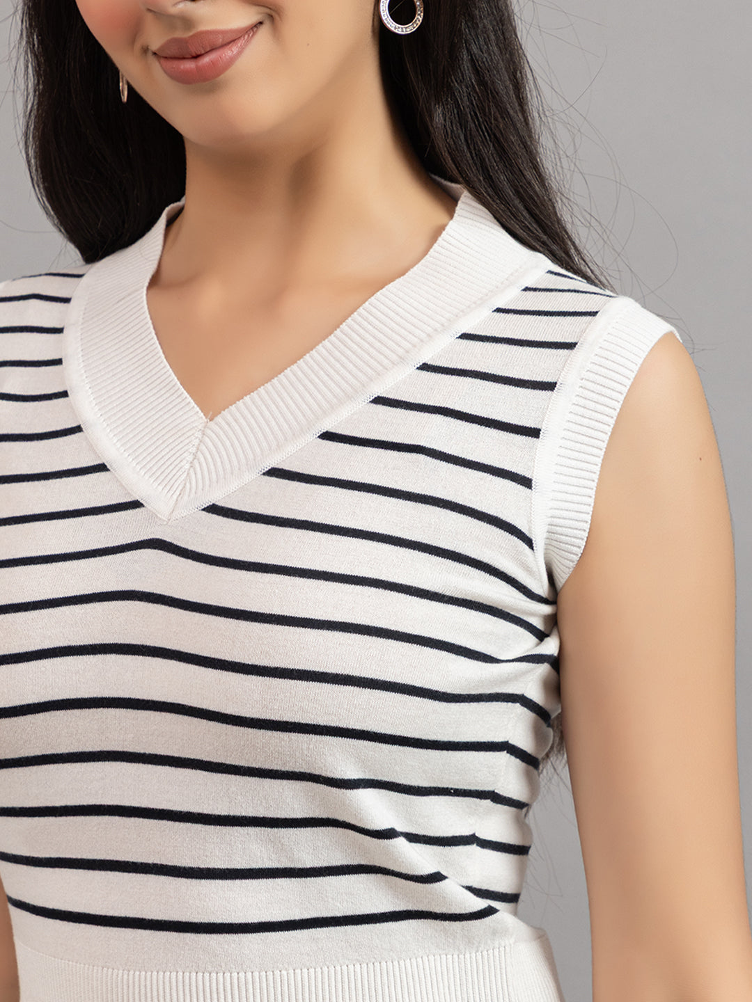 AEDENBURG V NECK TOP