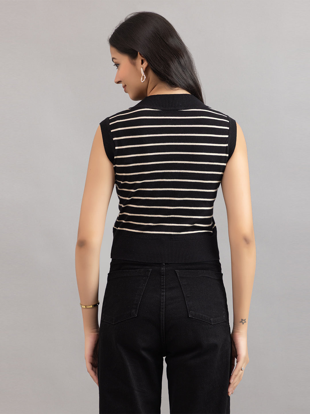 AEDENBURG V NECK TOP