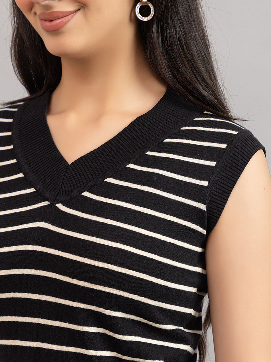 AEDENBURG V NECK TOP