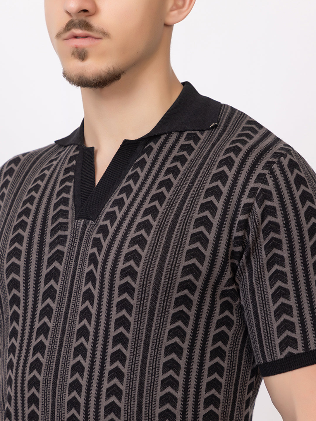 FINE COTTON FLAT KNIT ARROW JAQUARD