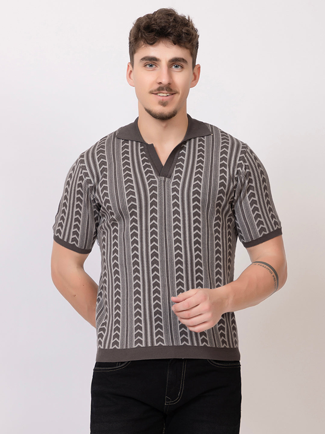 FINE COTTON FLAT KNIT ARROW JAQUARD